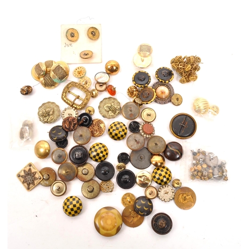 328 - A collection of 20th Century vintage buttons 1920s Art Deco and onwards in gold / yellow / brown col... 