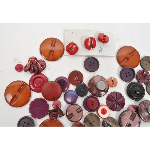 336 - A collection of 20th Century vintage including 1940s and 1950s buttons comprising of purple, pink an... 