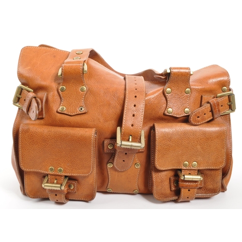 354 - Mulberry - A vintage Mulberry leather handbag. The handbag in a tan colourway with twin pockets to t... 