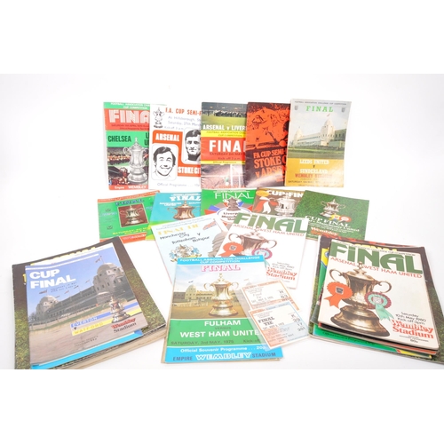 539 - FA Cup - Sporting Interest - A large collection of 20th century FA Cup football programmes. The coll... 