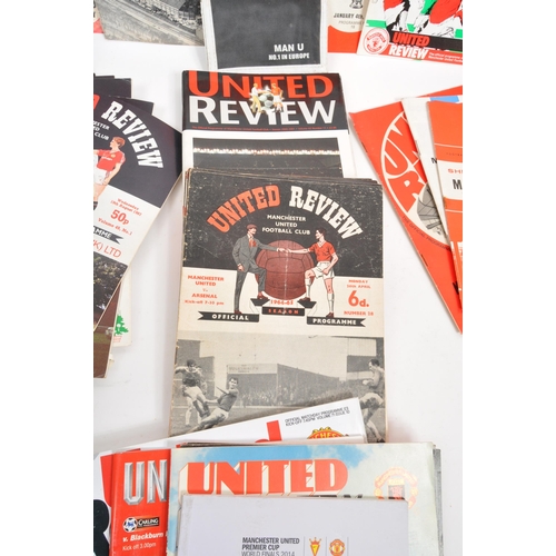 542 - Manchester United - Sporting Interest - A large collection of 20th century Manchester United Footbal... 