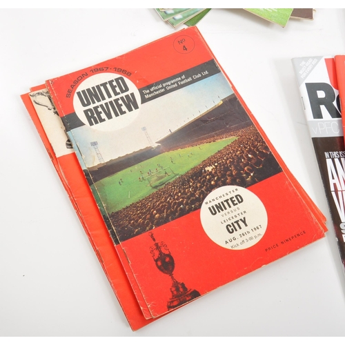 542 - Manchester United - Sporting Interest - A large collection of 20th century Manchester United Footbal... 