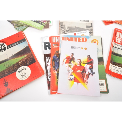 542 - Manchester United - Sporting Interest - A large collection of 20th century Manchester United Footbal... 