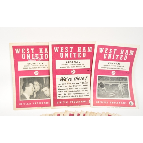 544 - Sporting Interest - A large collection of mid 20th century West Ham and Fulham London football club ... 