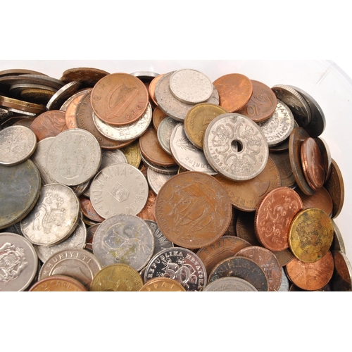 546 - A large collection of late 20th and 21st century currency coins. The collection including examples o... 