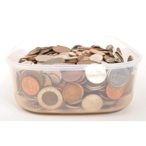 546 - A large collection of late 20th and 21st century currency coins. The collection including examples o... 