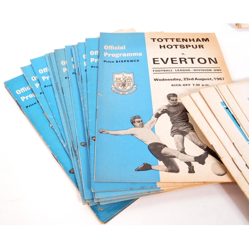 547 - A large collection of 1960s and 1970s Tottenham Hotspur Football Club programmes. The collection of ... 