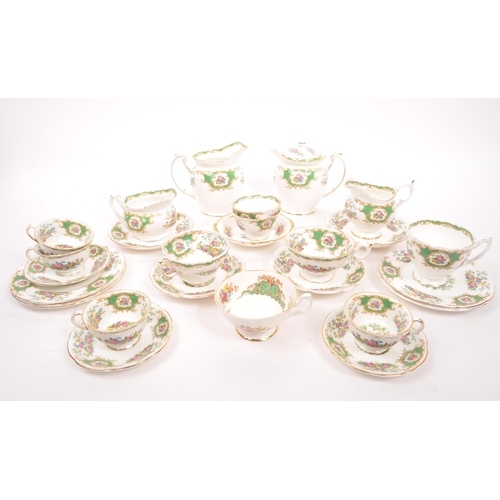 57 - Foley - A 20th Century circa 1950s porcelain china Foley part tea / coffee service in the Broadway p... 