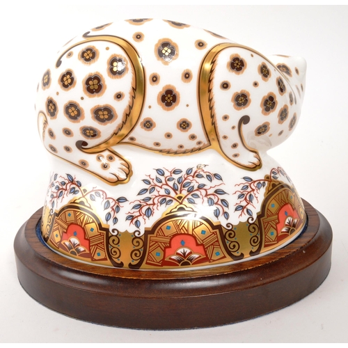 6 - Royal Crown Derby - A porcelain china Royal Crown Derby Snow Leopard paperweight figure with gold st... 