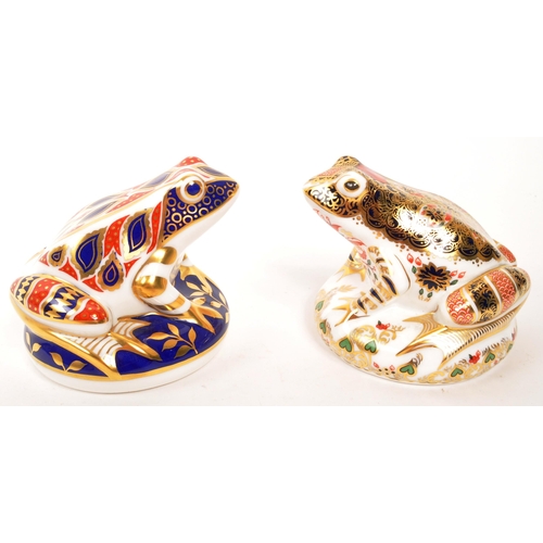 79 - Royal Crown Derby - A pair of porcelain china Royal Crown Derby paperweight figures in the form of f... 