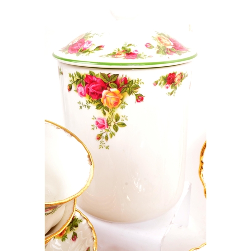 8 - Royal Albert - Old Country Roses - A 20th century Royal Albert Old Country Roses bone china tea serv... 