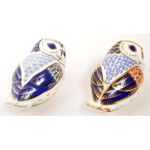 89 - Royal Crown Derby - Two porcelain china Royal Crown Derby paperweight figures in the form of owls. C... 