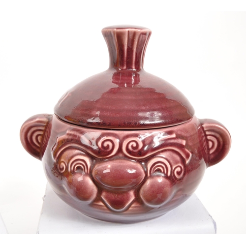 124 - Sadlar / Decoro Pottery - An assorted collection of 1930s and later ceramics comprising of a Decoro ... 