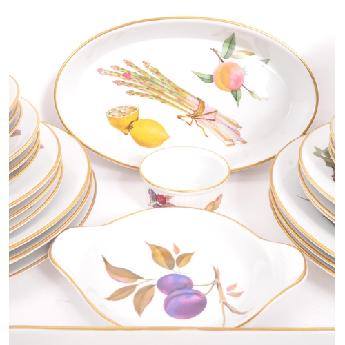 174 - Royal Worcester - Evesham - A 20th century Royal Worcester Evesham pattern tea and dinner service. T... 