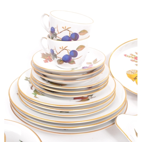 174 - Royal Worcester - Evesham - A 20th century Royal Worcester Evesham pattern tea and dinner service. T... 