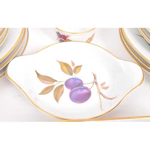 174 - Royal Worcester - Evesham - A 20th century Royal Worcester Evesham pattern tea and dinner service. T... 