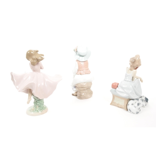 190 - Lladro - Three vinatge 20th century Spanish porcelain figurines to include figures Daydreams 6400, C... 