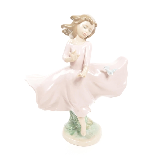 190 - Lladro - Three vinatge 20th century Spanish porcelain figurines to include figures Daydreams 6400, C... 