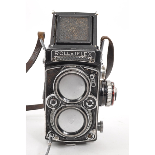 200 - Rolleiflex - A mid 20th century circa. 1950s Rollei Rolleiflex 2.8E medium format TLR twin lens refl... 