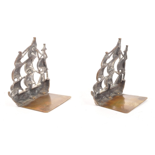 215 - A pair of early 20th Century 1920s brass ship bookends. The ships stood on rectangular brass bases e... 