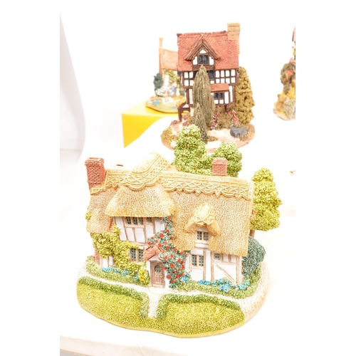 252 - Lilliput Lane - A collection of 20th Century Lilliput Lane cottage model figures all in original box... 