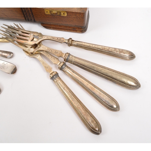 253 - A collection of vintage 20th century silver plated items. To include teaspoons, a canteen of cutlery... 