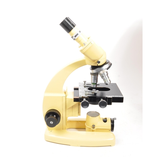 268 - Cooke Troughton and Simms - A vintage mid 20th century Cooke Troughton and Simms microscope. The mic... 