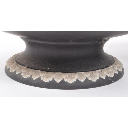 27 - Wedgwood - A pair of 20th Century ceramic Wedgwood black basalt Jasperware pedestal bowls featuring ... 