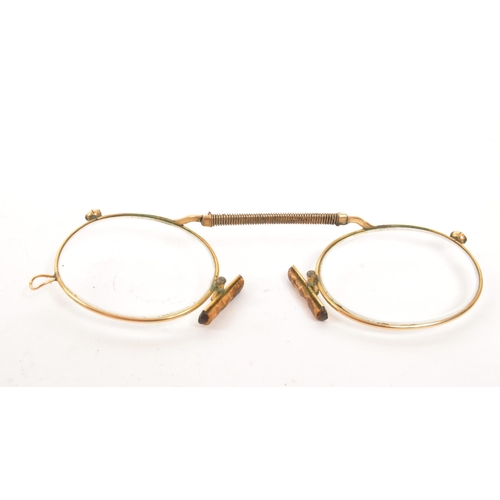 280 - An early 20th century gilt rim / frame reading nose eyeglasses. With carry case and wipe. Testing 18... 