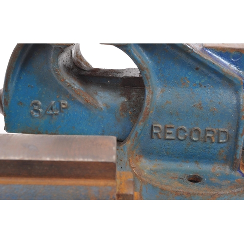 289 - Record - Two vintage 20th century engineer's workstation bench vice tool. Metal construction No 34, ... 