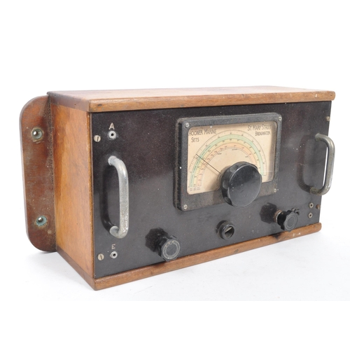 322 - Schooner Marine Set - A 20th Century vintage Schooner Marine radio receiver enclosed within a wooden... 