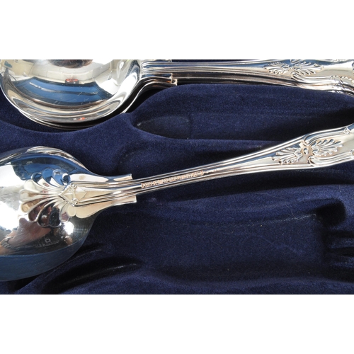 323 - Sheffield Cutlery - A 20th Century collection of stainless steel eight person Sheffield Cutlery cant... 