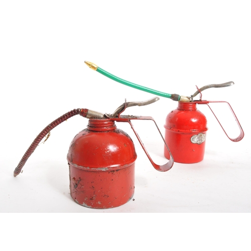 354 - A collection vintage 20th century oil cans. Metal construction bodies, in red and green grounds. (14... 