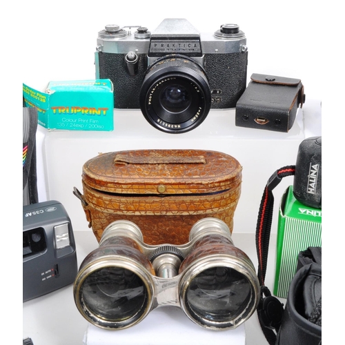 370 - A large collection of vintage cameras. The collection to include a Praktica Nova 35mm SLR camera, wi... 