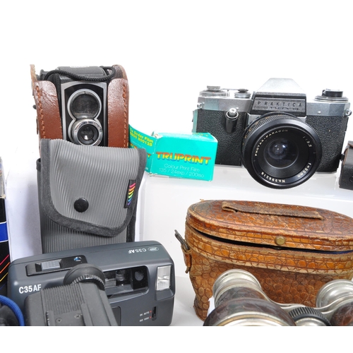 370 - A large collection of vintage cameras. The collection to include a Praktica Nova 35mm SLR camera, wi... 