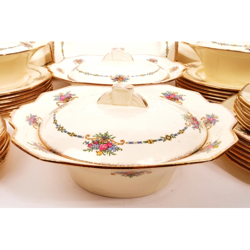 395 - Alfred Meakin - An extensive mid 20th century Alfred Meakin dinner service. The service including a ... 