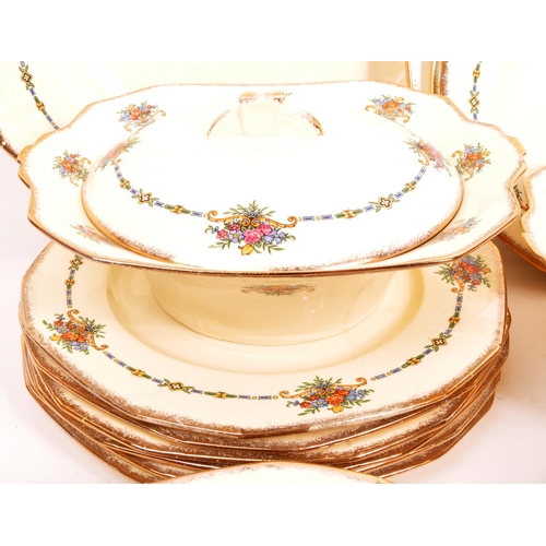 395 - Alfred Meakin - An extensive mid 20th century Alfred Meakin dinner service. The service including a ... 