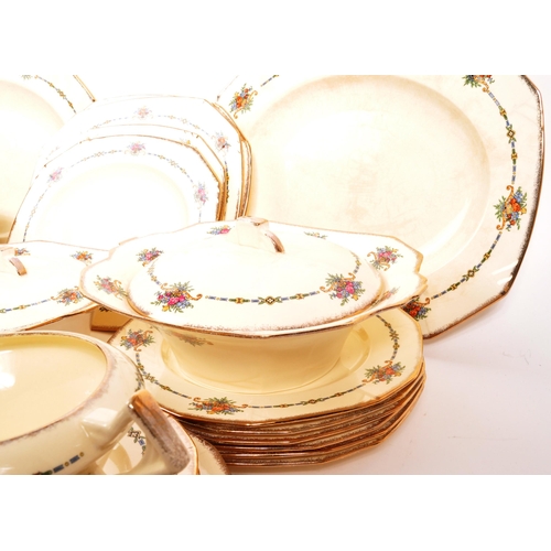 395 - Alfred Meakin - An extensive mid 20th century Alfred Meakin dinner service. The service including a ... 