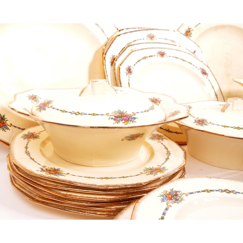 395 - Alfred Meakin - An extensive mid 20th century Alfred Meakin dinner service. The service including a ... 