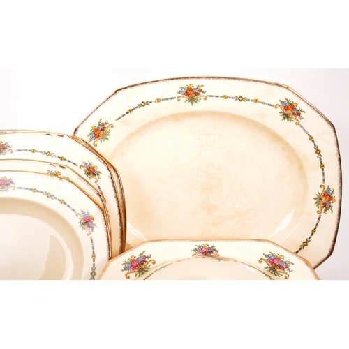 395 - Alfred Meakin - An extensive mid 20th century Alfred Meakin dinner service. The service including a ... 