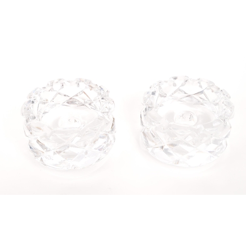 398 - Gunnar Cyrén (1931-2013) for Orrefors - A pair of Swedish heavy cut crystal glass Sofiero bowls. Wit... 