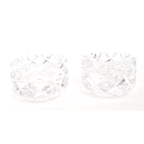 398 - Gunnar Cyrén (1931-2013) for Orrefors - A pair of Swedish heavy cut crystal glass Sofiero bowls. Wit... 