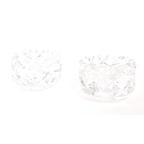 398 - Gunnar Cyrén (1931-2013) for Orrefors - A pair of Swedish heavy cut crystal glass Sofiero bowls. Wit... 