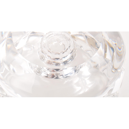 398 - Gunnar Cyrén (1931-2013) for Orrefors - A pair of Swedish heavy cut crystal glass Sofiero bowls. Wit... 