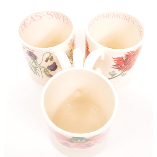 432 - Emma Bridgewater - a collection of original Emma Bridgewater pottery comprising x3 flower mugs and a... 