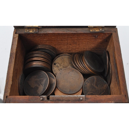 503 - A collection of 18th, 19th century George III and Queen Victoria and 20th century copper coins to in... 