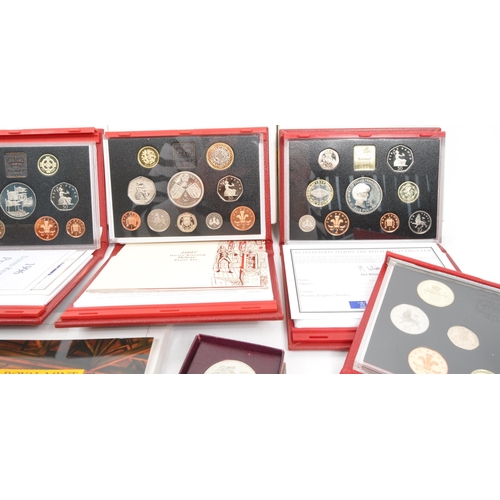 530 - Royal Mint - A collection of British 20th century commemorative coins and proof sets. The collection... 