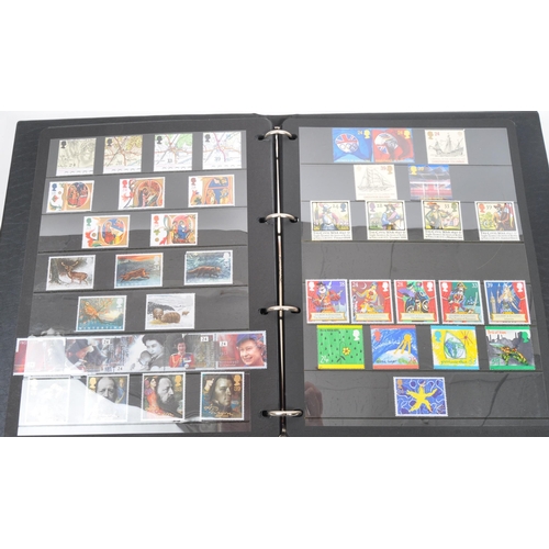 537 - Philantic Interest - A collection of 20th and 21st century British stamps. The collection including ... 