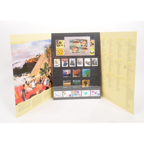 537 - Philantic Interest - A collection of 20th and 21st century British stamps. The collection including ... 