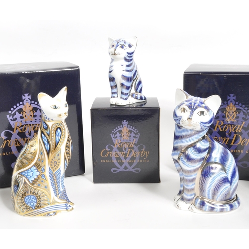 63 - Royal Crown Derby - A collection of five porcelain china Royal Crown Derby cat paperweights figurine... 